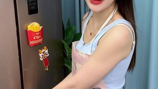 到手的一个的#鸡蛋收纳盒不仅容量大，放冰箱里还不占空间，拿取也很方便#收纳盒#实用省空间#冰箱收纳