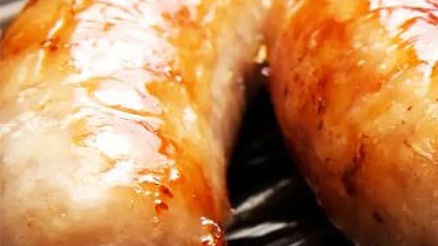 英国最大的香肠工厂，每周生产400万根。 #工厂  #香肠  #制造过程