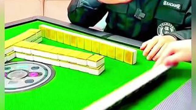 #红中血流 #纯正家乡麻将 #JJ麻将小游戏换牌不成，十三宝莲灯遇上新手小白会怎么样？