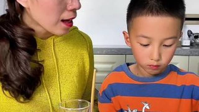 #亲子互动 #母子日常 #万万没想到
咋不按规则来呢，你们说这局算不算他赢？？？