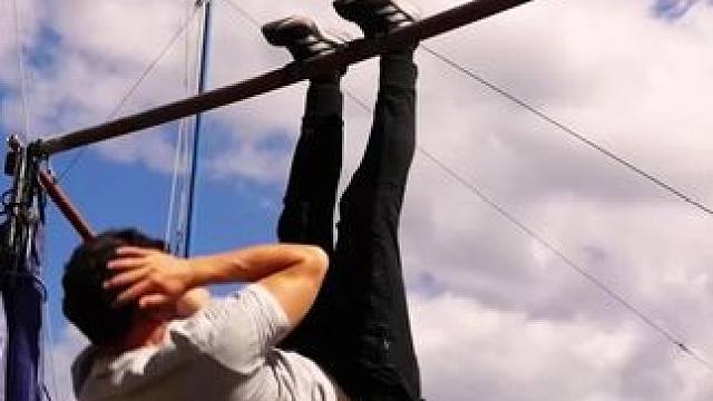 模仿动物锻炼身体？#外国人真会玩 #神操作 #离谱 #搞笑