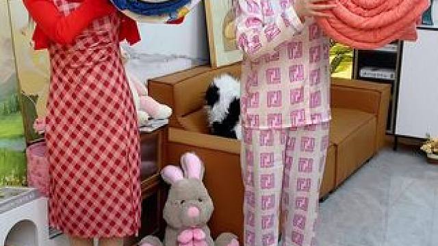 现在这个天气盖冬被热，夏被冷，盖这个#豆豆被  就正正好呀~#家纺床上用品  #面料柔软舒适