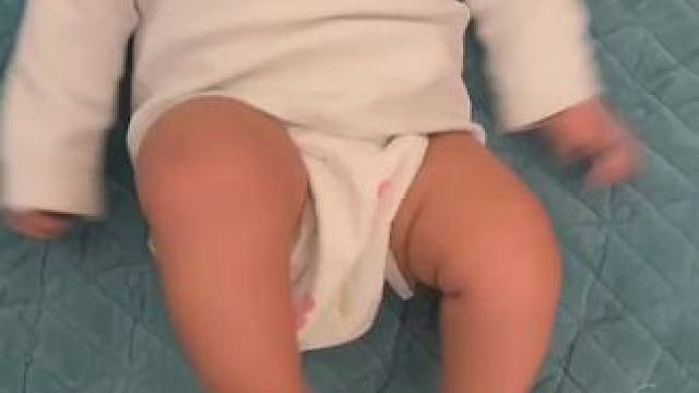 #人类幼崽 #人类幼崽的花式睡姿盘点 #萌到爆炸了 #记录你的点点滴滴 #宝宝翻身解锁新技能