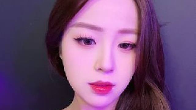 一觉醒来脸都是浮肿的#今天长这样 #新的小美确实挺上头的 #你看镜头的那瞬间有点甜 #温柔风 #怼脸