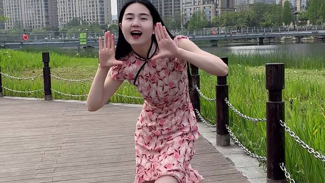 “等你熬到了心中无爱，无恨，无他人的时候，你就重生了，过程虽然痛苦，但到时候你就会发现，失去远比拥有