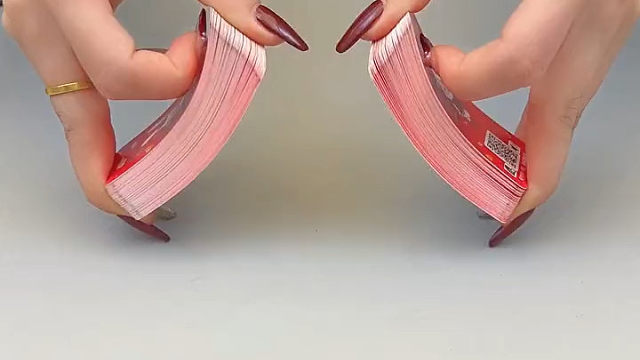 玩了还想再玩的成语接龙卡片，带了注音和成语解释，这个不错哦