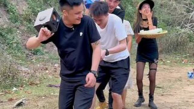 带四川来的朋友体验一道够力的美食，没想到四川的朋友也会打歌。#三鞭霸王汤 #新农人计划2024 #双