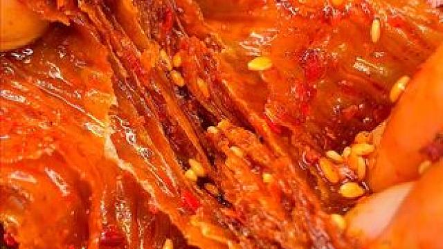 不得不说这个波浪豆卷真的是又辣又香又好吃！#好吃到停不下来 #妈呀太香了 #辣条