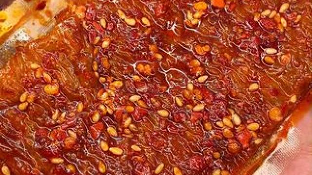 豆香浓郁，爆辣爽口，越吃越上瘾#好吃到停不下来 #辣条 #零食推荐