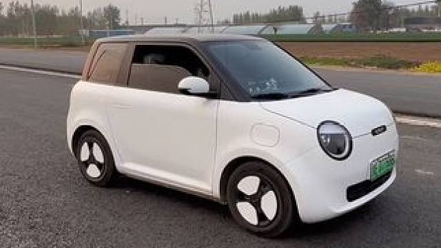 之前的贴画感觉不好看啦，姐妹们你们都贴的什么图案呢？#长安糯玉米lumin #适合女生代步通勤的小型