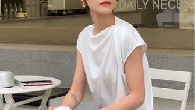 享受周末松弛时光#ootd穿搭 #穿出高级感 #慵懒感