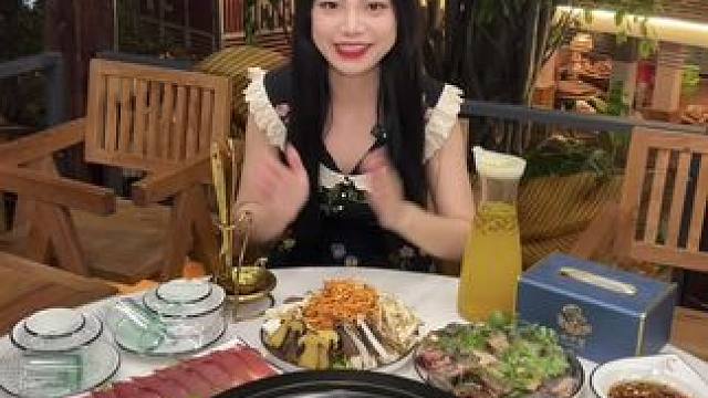 西双版纳逛吃攻略——云南本地特色菌子火锅：云中菌 #西双版纳美食推荐#菌子火锅#一定要来云南吃菌子火