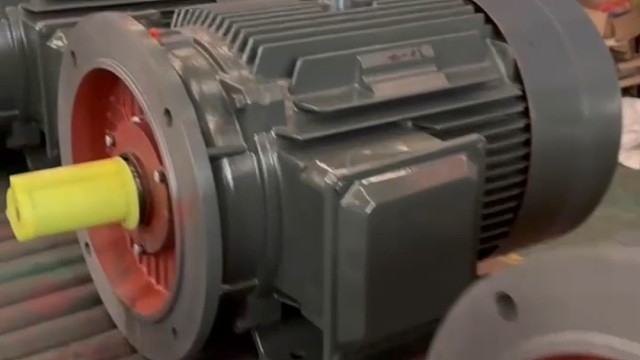 只要你愿意走，踩过的都是路，对未来的慷慨是把一切献给现在。