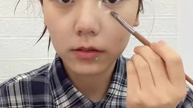 又润又遮瑕的平价遮瑕 哪有什么技巧 戳就完了！＃遮瑕教程 ＃遮瑕