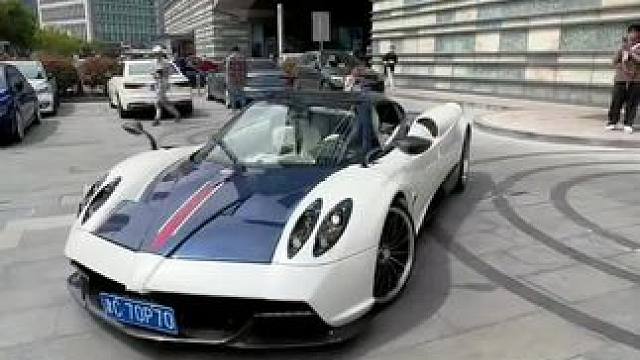 当你开上它时，你还在乎ta是谁吗？反正我在乎#帕加尼huayra #顶级超跑 #dou是好车