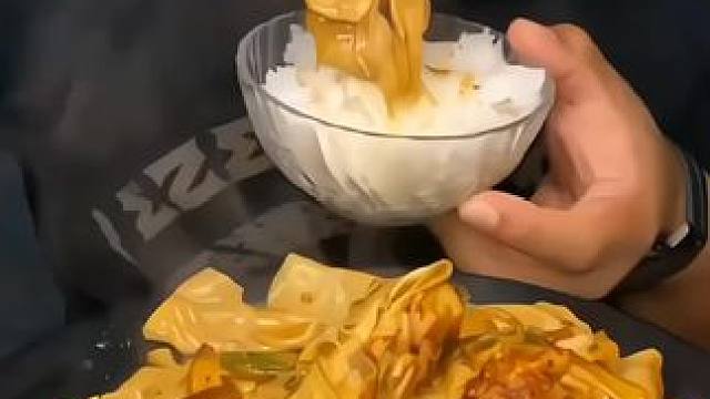 #豆制品 #袋装豆腐皮#嘎嘎好吃这个鲜豆皮太划算了，5斤只需要九块八，可以吃好久，鲜豆皮有薄薄的一层