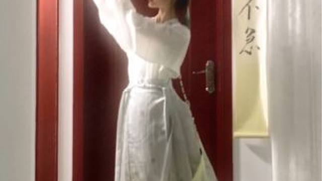 脑袋空空 又想不出文案惹#古典舞 #马面裙 #清明雨上