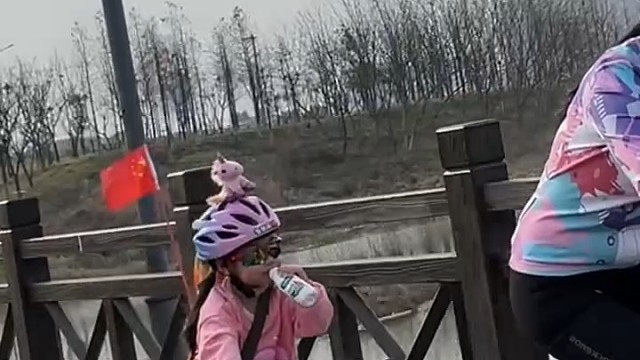 半挂自行车，百公里只需三瓶娃哈哈！一个鸡腿！