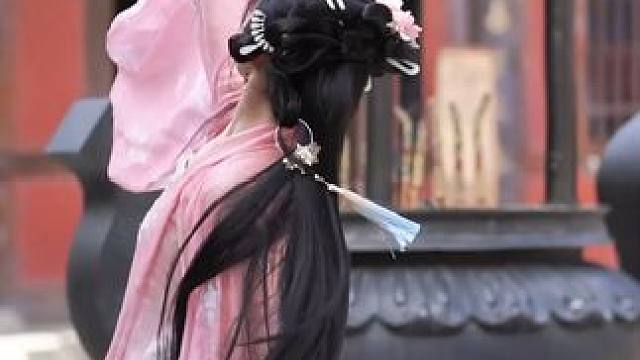 倘若真的有结果，那我等你三五年又如何？#落 #唐伯虎annie #剑舞 #花开花落日升日落 #古风