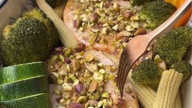 #低卡低脂餐 香烤三文鱼配烤蔬菜｜高蛋白和丰富维生素#吃瘦不饿瘦 #合理饮食营养均衡 #减脂期也可以