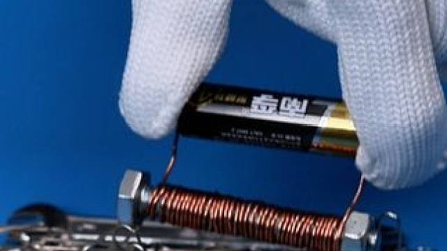 科学小实验之电生磁，原来大型磁铁是这样制作的#科学小实验 #物理 #手工活