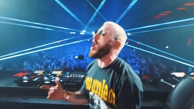 这种状态太棒了。放大音量，让我们一起颠