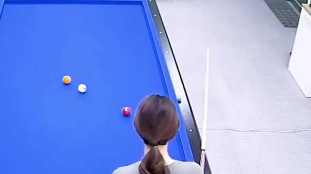 不懂就问，腰上别的是电池吗