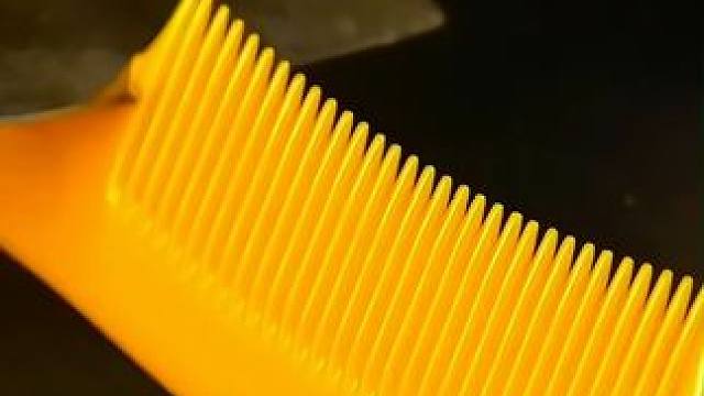 衣服的挂法你都挂对了吗？#衣服的正确挂法 #收纳整理 #生活技能大比拼 #实用省空间 #一学就会系列