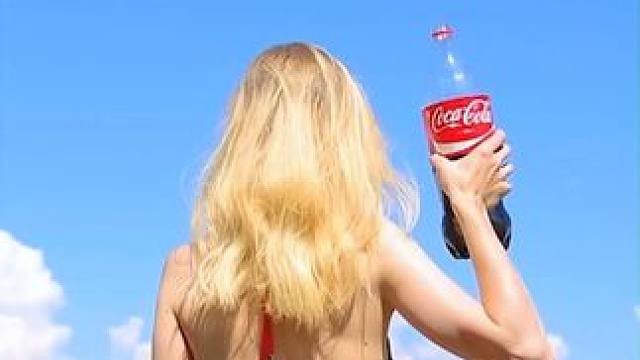 喝可乐的看过来#日常生活小窍门 #可乐桶 #碳酸饮料拜拜 #可乐的妙用您知道吗 #科普一下