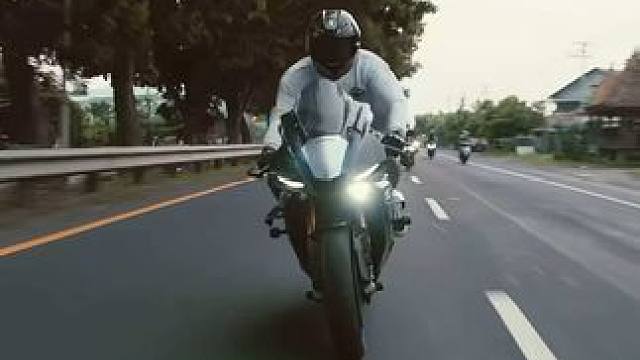 自由意志杀死了与世俗为伍的灵魂
#机车 #雅马哈r1 #雅马哈r6