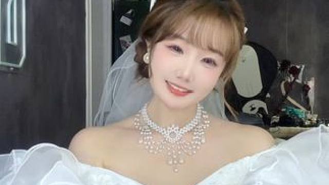 是白纱！#无限超级喜欢 #复古婚纱 #闪闪发光 #白纱造型 #今日妆容