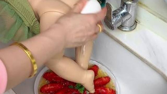 这款轻奢壁挂式#沥水肥皂盒  装在洗手台边，不仅好看，还非常实用#香皂盒  #肥皂盒  #免打孔  