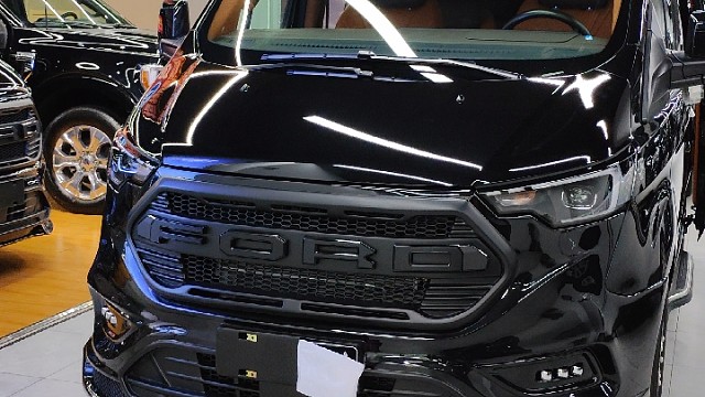 上海20多万的福特黑武士7座商务,有颜值大空间!