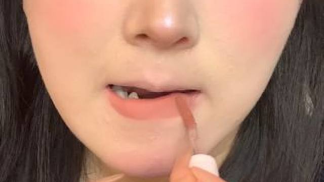 随手po一支你们要的哑光裸色的  #口红试色 #裸色口红