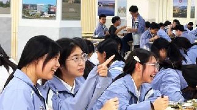 什么东西让同学们这么入迷？ #南安本真高级中学 #记录校园生活