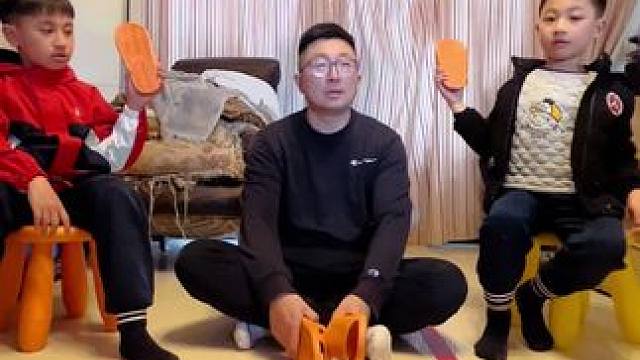 反应测试，哈哈哈#亲子互动 #在家做游戏 #看一遍笑一遍 #趣味游戏#意想不到的结局