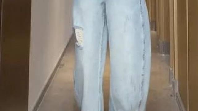 高腰显瘦香蕉裤弯刀裤阔腿裤 宝子们，来一款有态度的香蕉弯刀阔腿裤吧，颜色和版型都好看，时尚百搭又洋气