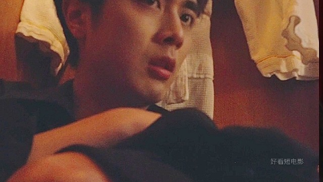 丈夫出门一夜未归，不料却躲在闺蜜衣柜里！