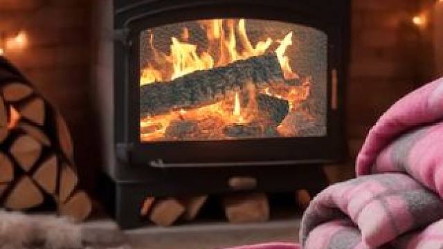 当暴风雪来临时，在这个温暖的小屋里住下来吧！ #白噪音 #助眠视频 #解压助眠