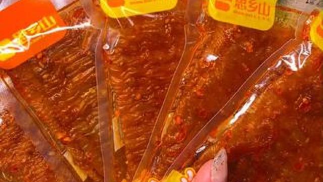 不得不说 这个波浪豆筋是真的好吃  来和家人们分享辣条零食 家人们快来试试！#辣条 #好吃到停不下来