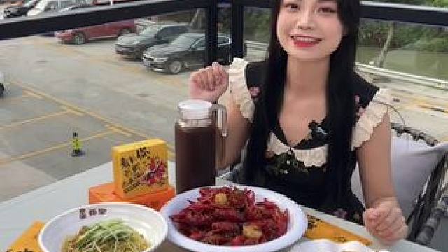 这家小龙虾也太好吃了！！#今年首顿小龙虾安排了吗 #吃龙虾的季节 #夏天和小龙虾是绝配 #夏日龙虾自