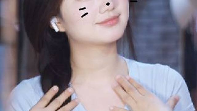 想念周末的第一天#baby我会出现在大荧幕 #女大学生 #甜甜的手势舞 #超有镜头感的小女孩 #氧气