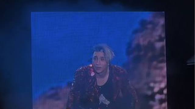 对不起老薛…….真不会唱这首 #巡演 #神级现场 #万人合唱 #薛之谦