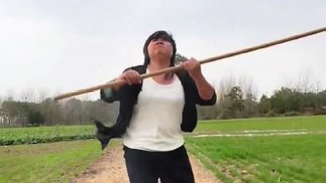 巾帼不让须眉，真正的高手在民间#中华武术博大精深 #运动健身 #专业动作请勿模仿