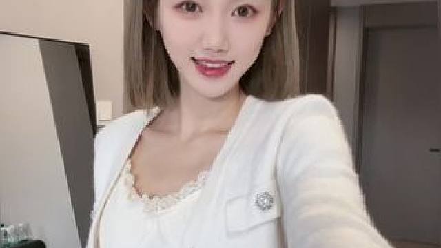 眼里要有光 心里要有我#我在五点二十睡下午13点14起床 #甜妹 #穿搭