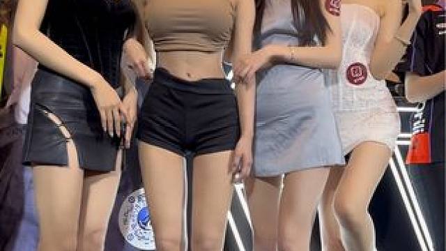 #美女模特 #大长腿 #完美身材 l #苏州改装车展 #又美又飒