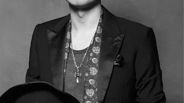 女秘书故意在档案夹层放一根头发，试探男人是否是卧底 #谍战剧 #悬疑剧