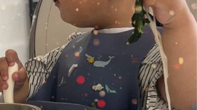 嗯，好吃好吃，#我的小男孩