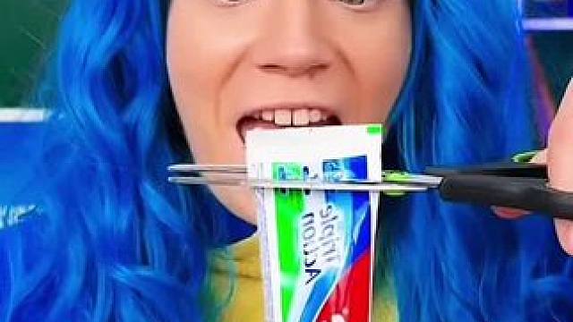 藏在牙膏里面的秘密，没想到全都是套路啊！ #看一遍笑一遍 #意想不到的结局 #万万没想到 #老外真会