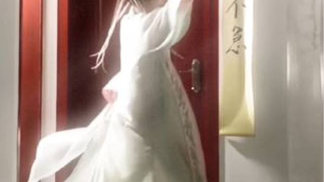 哈哈哈，洒了花但没成功 #花笺 #古典舞 #春天穿汉服去赏花呀